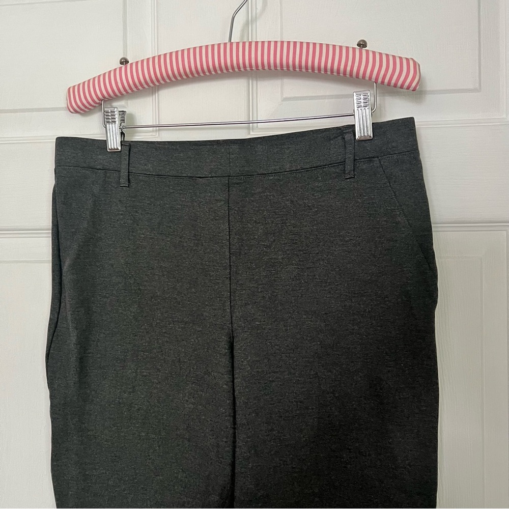 QUINCE Ultra-Stretch Ponte Straight Leg Gray Pant Medium Petite - Picture 2 of 5